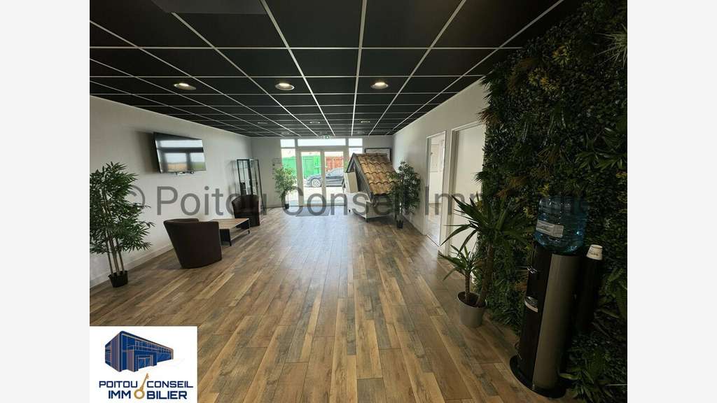 Local 295m² à vendre à Chauray  Zone Mendes France