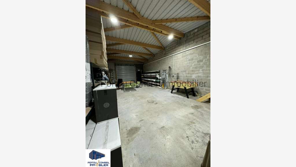Local 295m² à vendre à Chauray  Zone Mendes France
