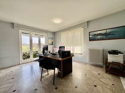 Locaux professionnels - 190 m² - Terrasse et 