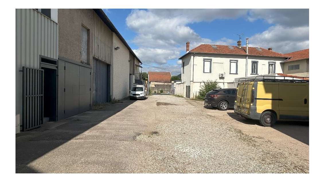 Local mixte 277m² à vendre à Corbas