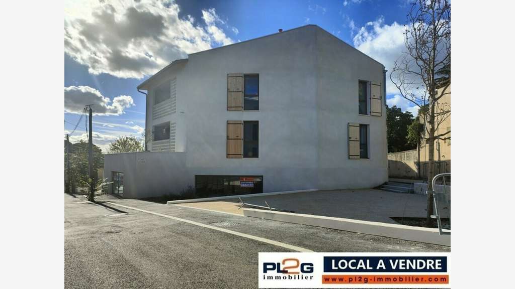 Local commercial 167m² à vendre proche Ventabren