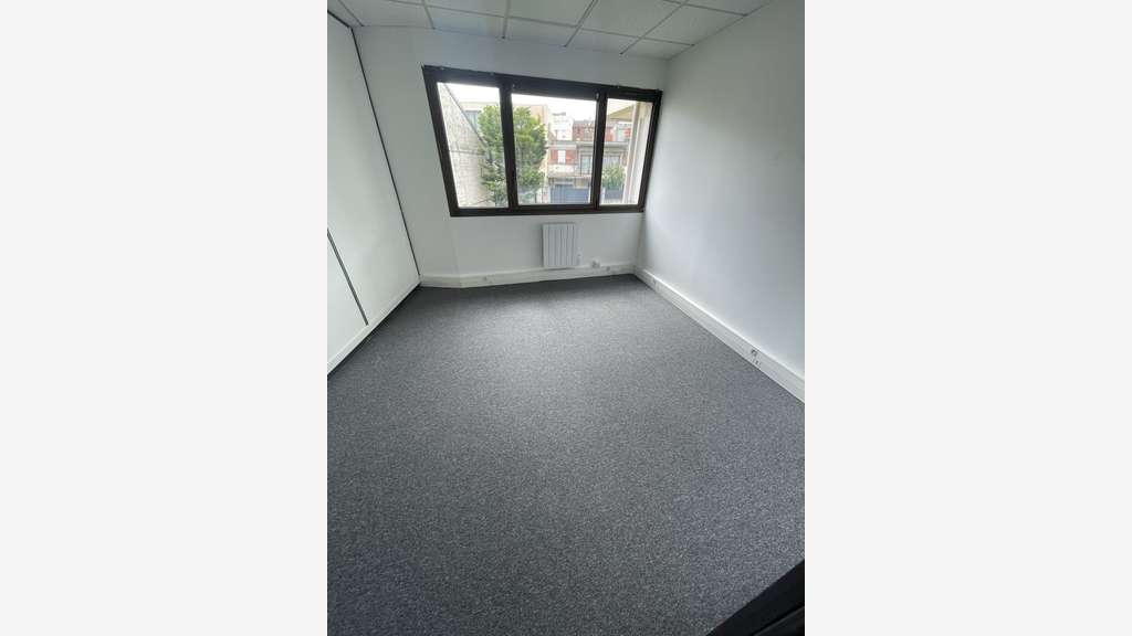 Bureau traversant 93m² à vendre Courbevoie