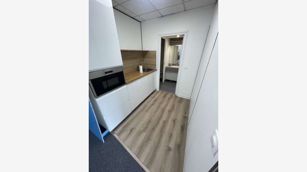 Bureau traversant 93m² à vendre Courbevoie