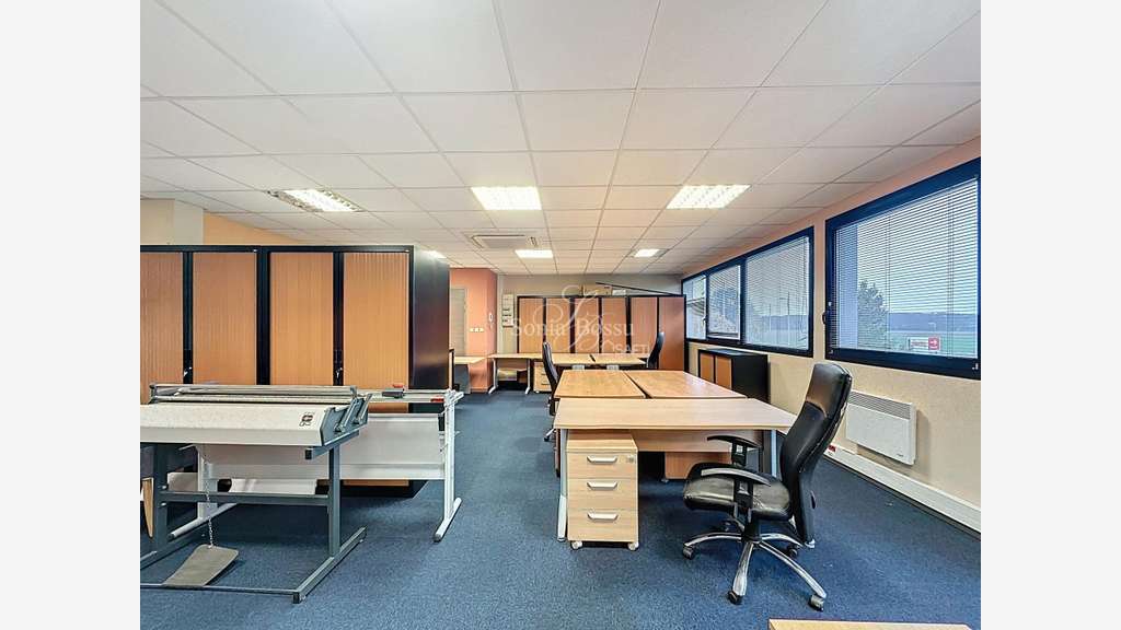 A vendre bureaux de 200m² divisibles à Courrières
