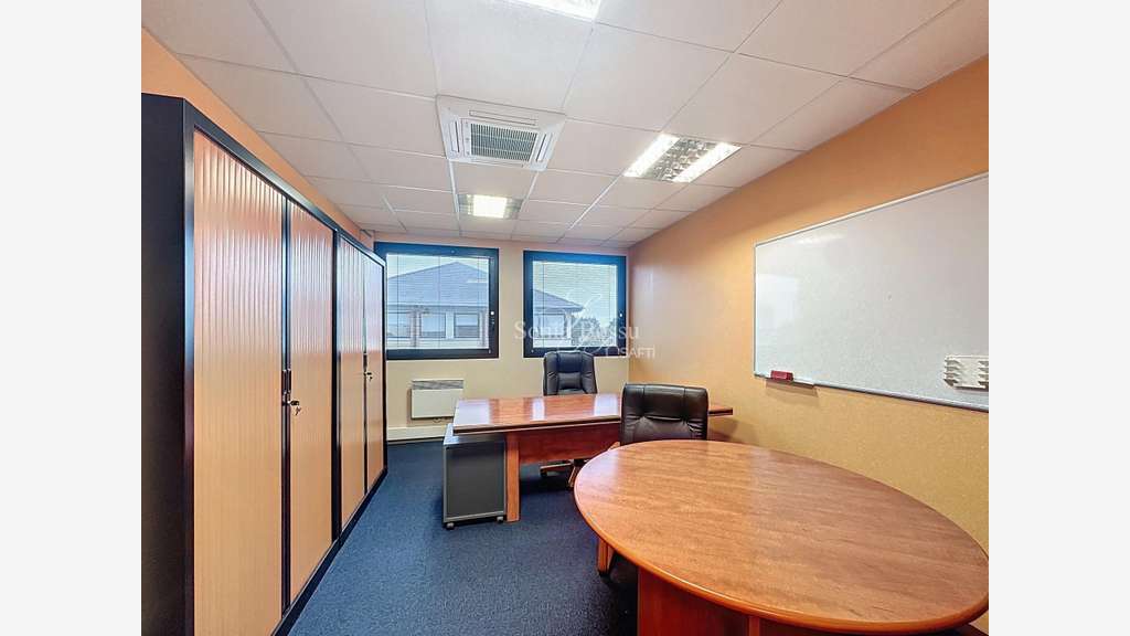 A vendre bureaux de 200m² divisibles à Courrières