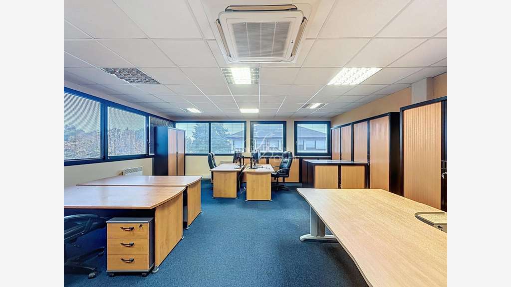A vendre bureaux de 200m² divisibles à Courrières