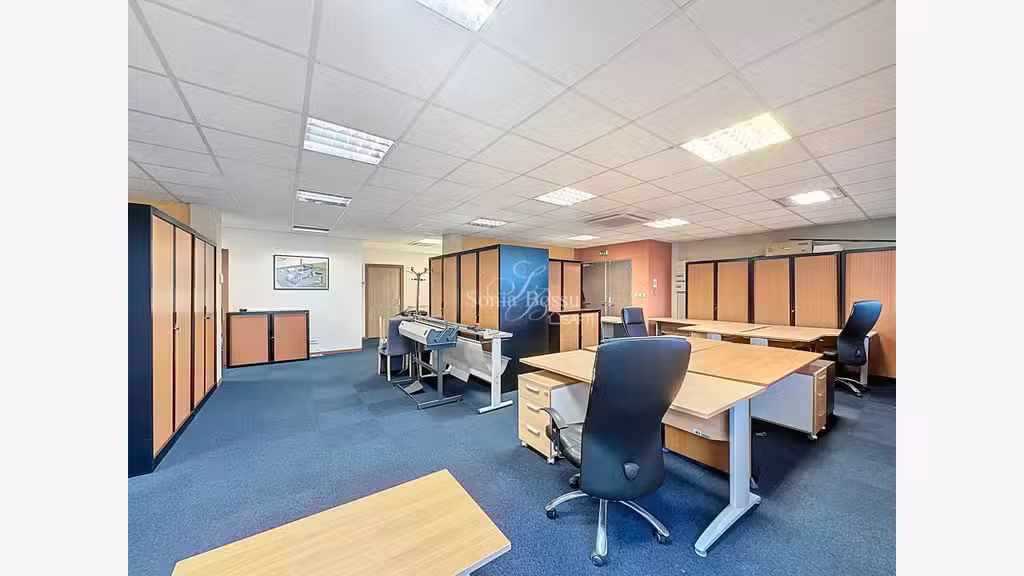 A vendre bureaux de 200m² divisibles à Courrières