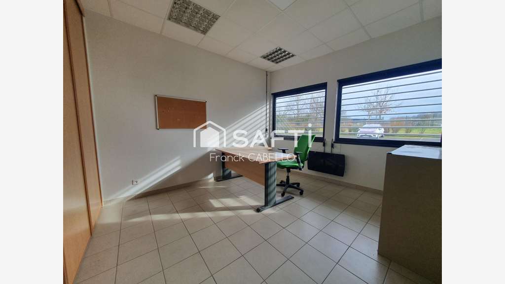 AV bâtiments à usage de bureaux à Creuzier-le-Neuf