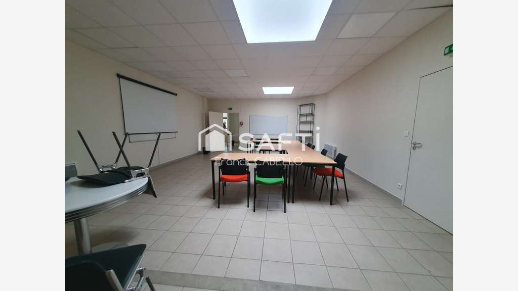 AV bâtiments à usage de bureaux à Creuzier-le-Neuf