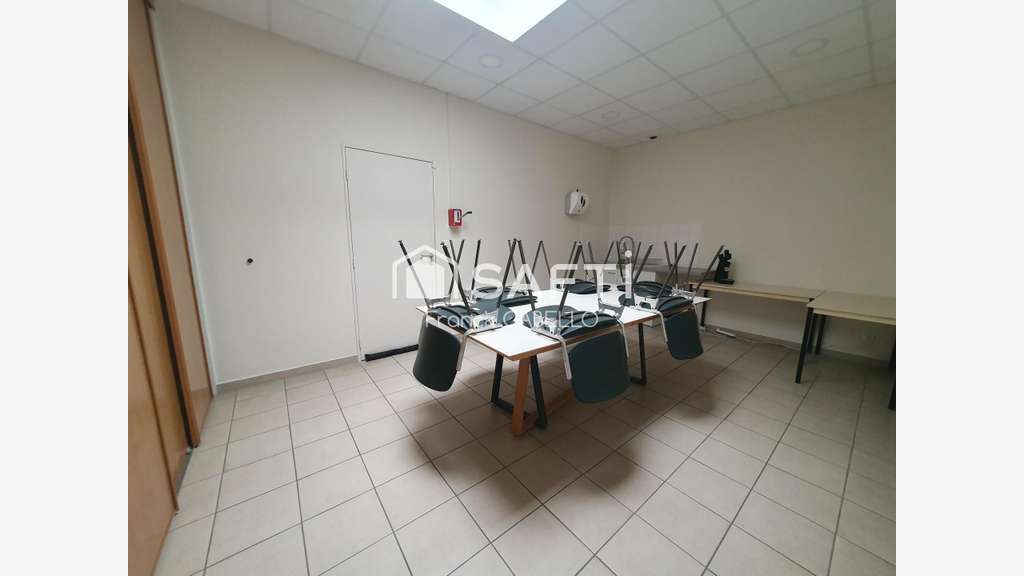 AV bâtiments à usage de bureaux à Creuzier-le-Neuf