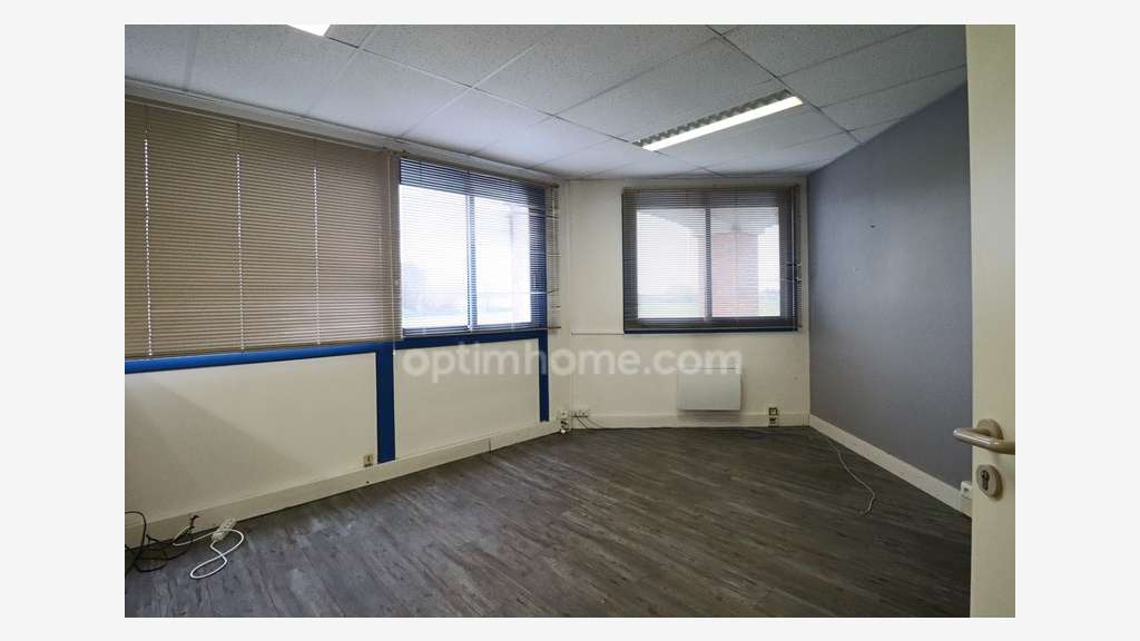 AV local + bureaux 250m² à Croissy-Beaubourg