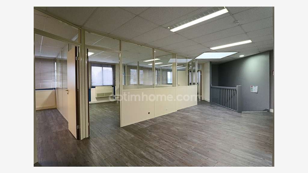 AV local + bureaux 250m² à Croissy-Beaubourg