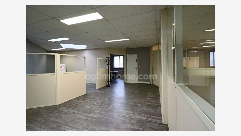 AV local + bureaux 250m² à Croissy-Beaubourg