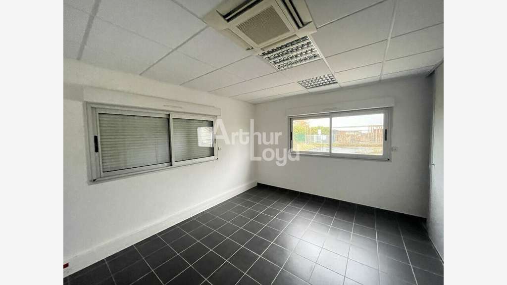 A louer bureaux 450m² à Dissay secteur tertiaire