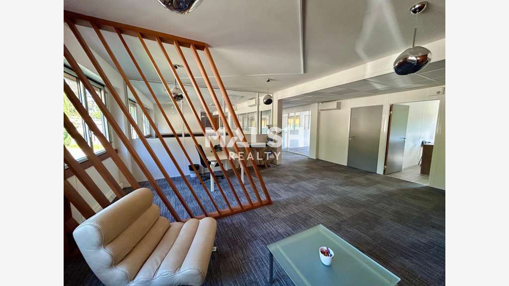 À vendre bureaux 311m² proche A6 à Écully