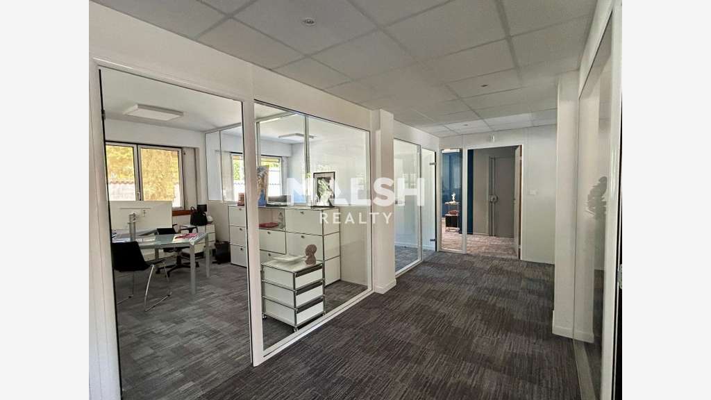 À vendre bureaux 311m² proche A6 à Écully