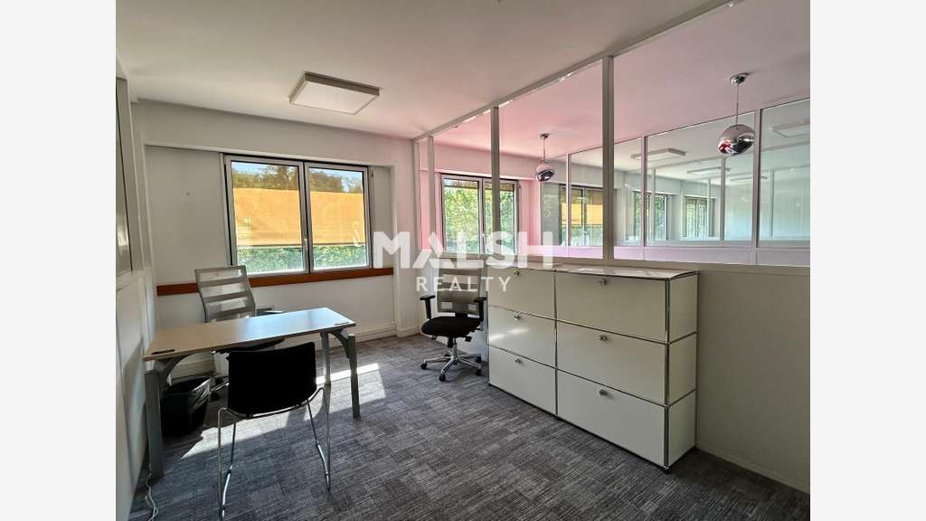 À vendre bureaux 311m² proche A6 à Écully