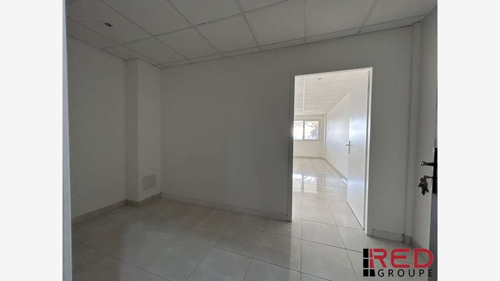 Vente bureaux neufs de 64m² à Eguilles Jalassières