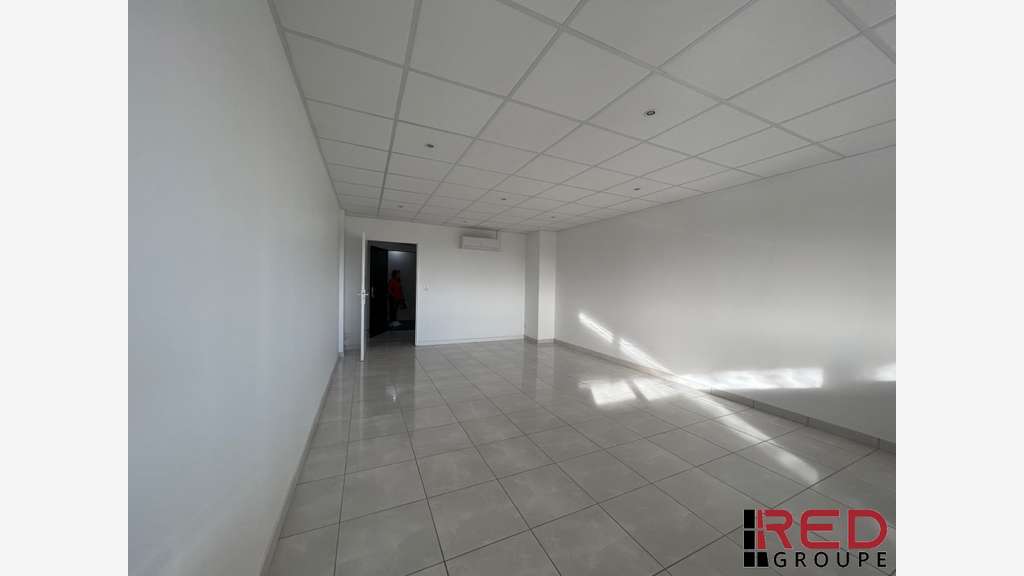 Vente bureaux neufs de 64m² à Eguilles Jalassières