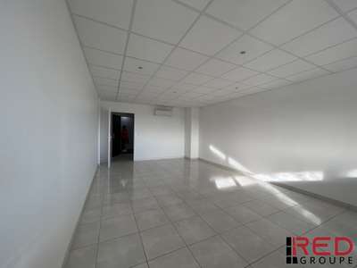Vente bureaux neufs de 64m² à Eguilles Jalassières