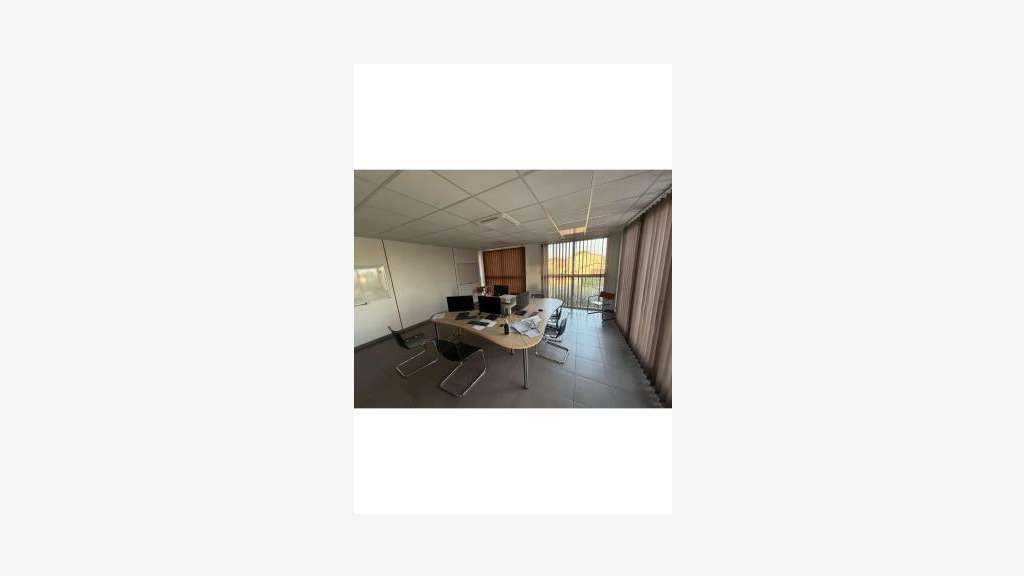 Vente bureaux 430m² à Entraigues-sur-la-Sorgue