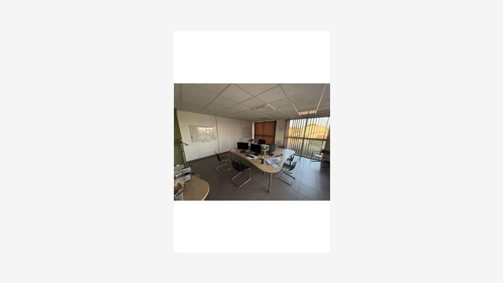 Vente bureaux 430m² à Entraigues-sur-la-Sorgue