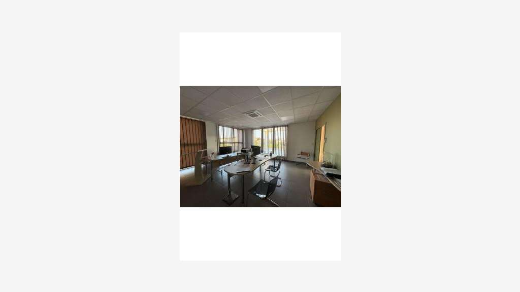 Vente bureaux 430m² à Entraigues-sur-la-Sorgue