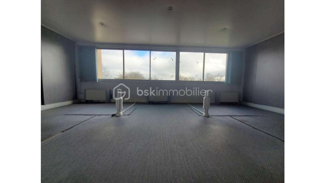 Vente bureaux et open space de 140m² à Estillac