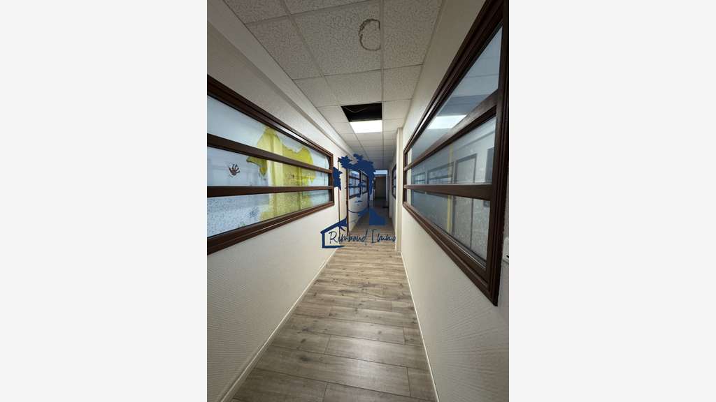 AV bâtiment industriel 214m² Floing fort potentiel