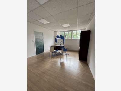 AV bâtiment industriel 214m² Floing fort potentiel