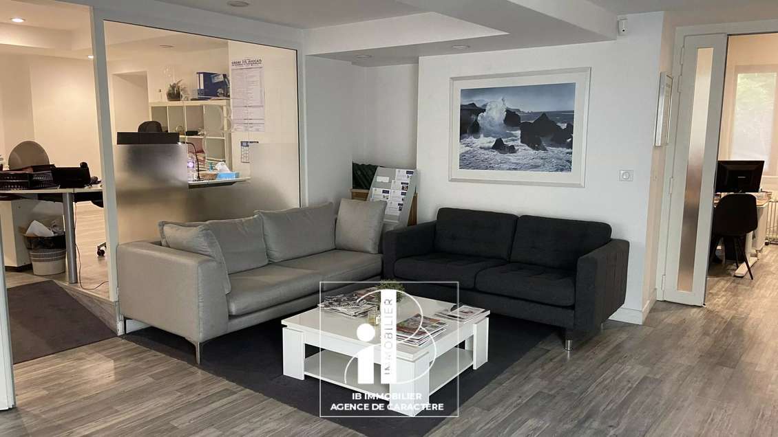 A vendre bureaux 137m² empl N°1 à Fontainebleau