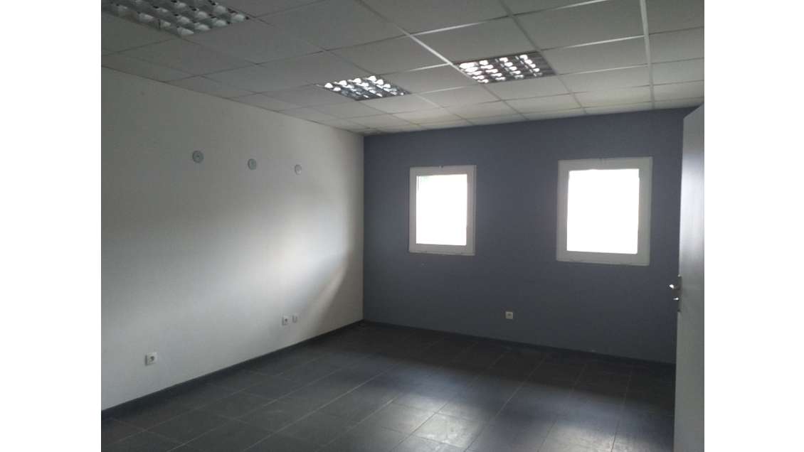 A vendre bureaux 52m² avec parking en ZFU Dillon