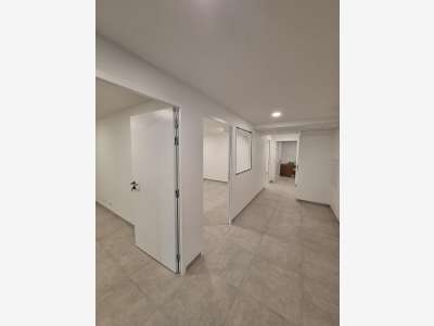A vendre bureau neuf 80m² à Fréjus