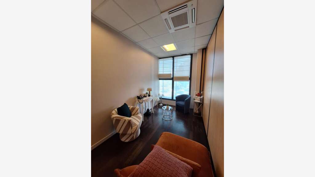 Bureau de 20m² + parking à vendre à Fréjus
