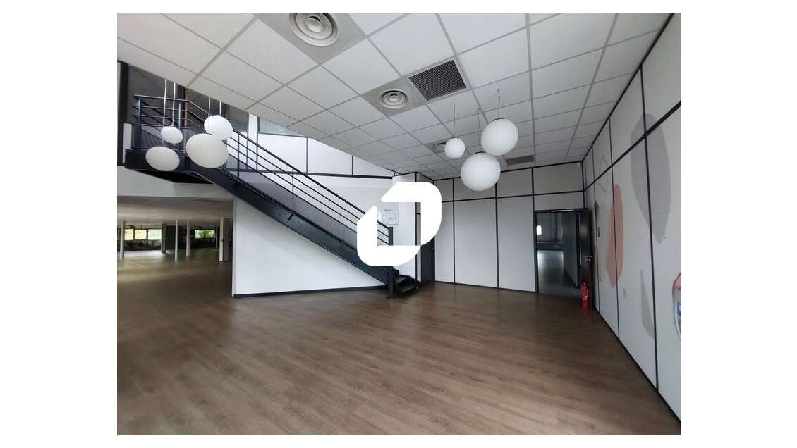Vente Bureaux 1721m² Gazeran