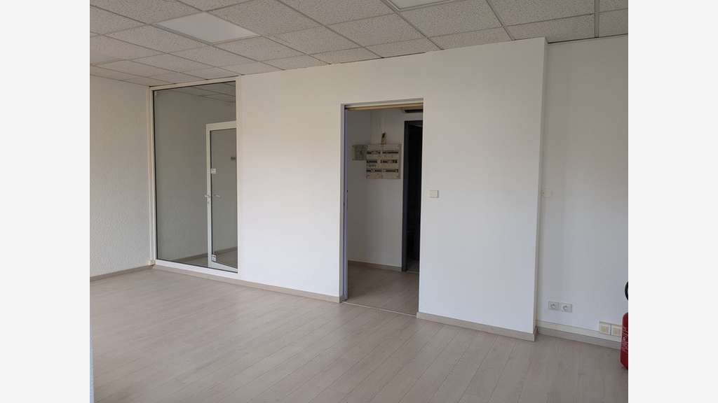 Bureaux 245m² + parkings à vendre à Grenoble (38) 