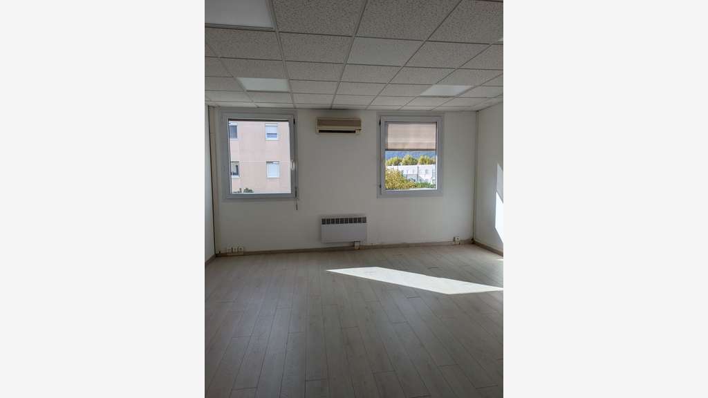 Bureaux 245m² + parkings à vendre à Grenoble (38) 