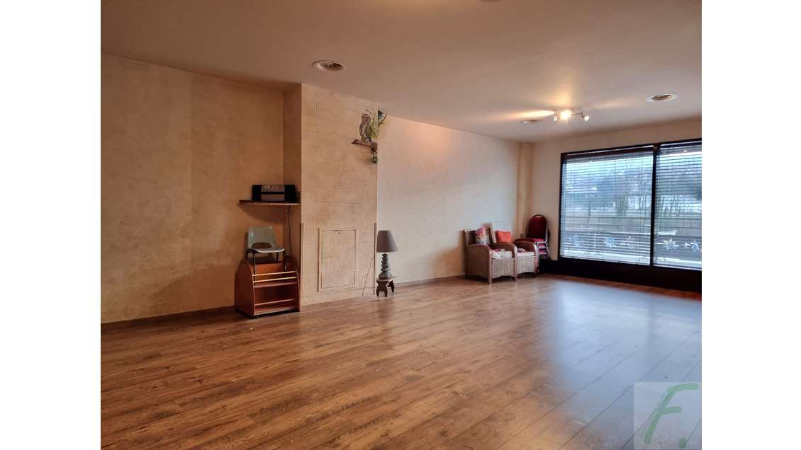 Vente local pro 79m² normes BBC à Grésy-sur-Aix