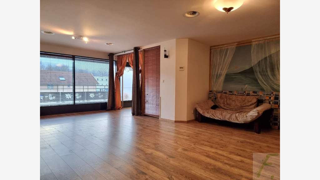 Vente local pro 79m² normes BBC à Grésy-sur-Aix