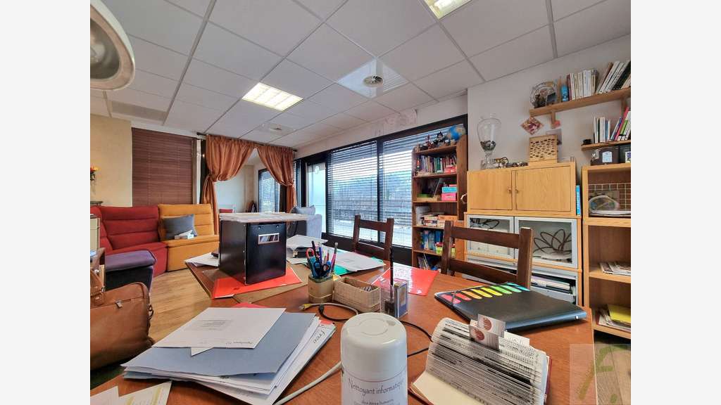 Vente local pro 79m² normes BBC à Grésy-sur-Aix