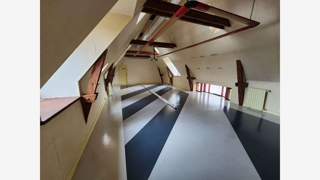 Vente immeuble bureaux 820m² sur 7000m² à Guichen 