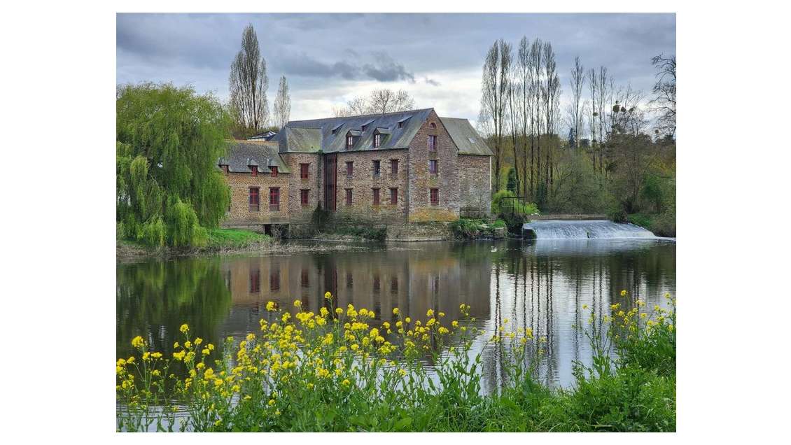 Vente immeuble bureaux 820m² sur 7000m² à Guichen 
