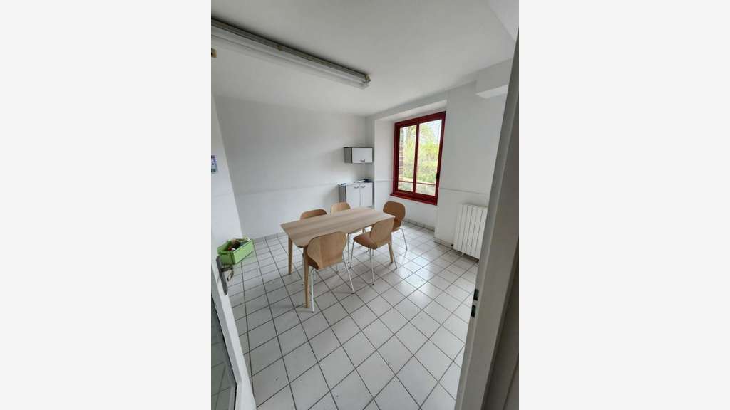 Vente immeuble bureaux 820m² sur 7000m² à Guichen 
