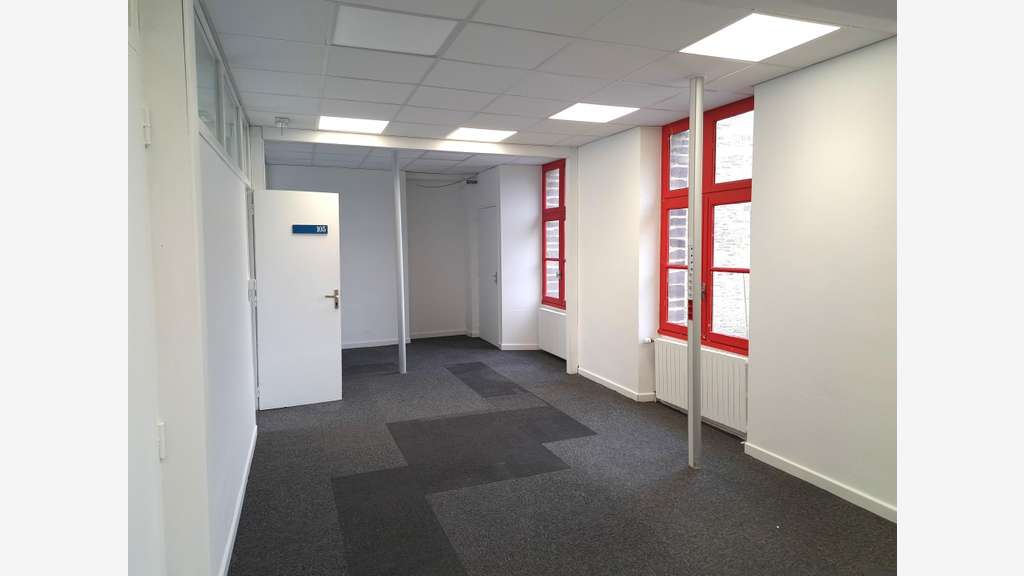 Vente bureaux rénovés de 5000m² à Guichen