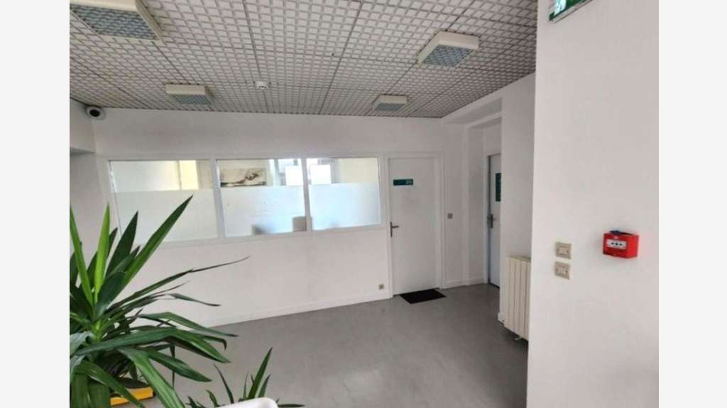 Vente bureaux rénovés de 5000m² à Guichen