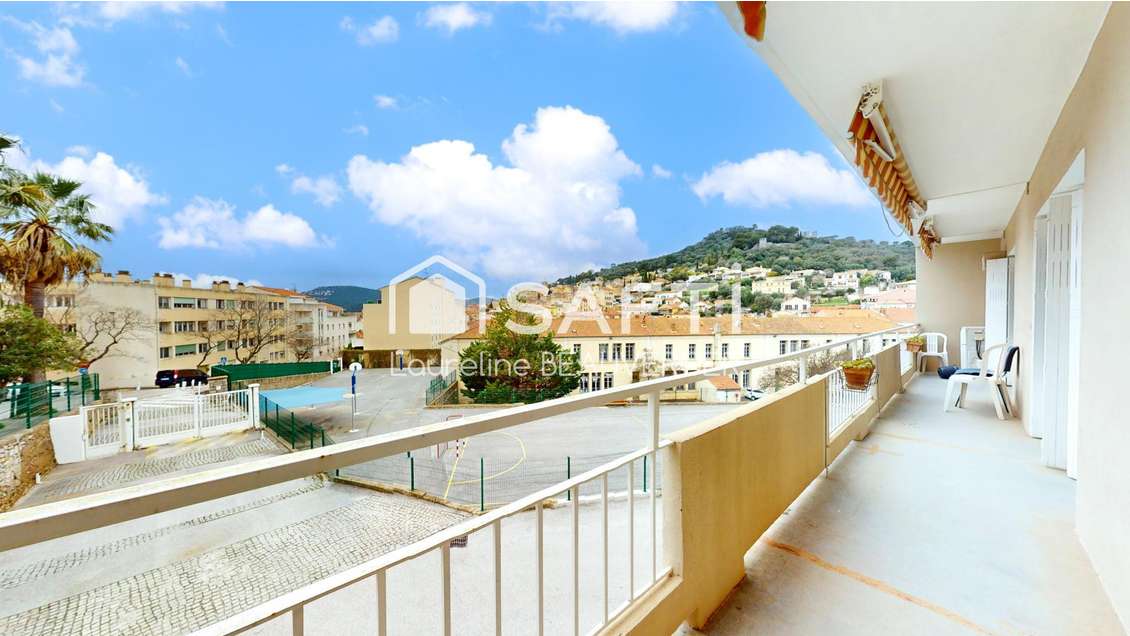 Vente très grands bureaux à Hyères centre