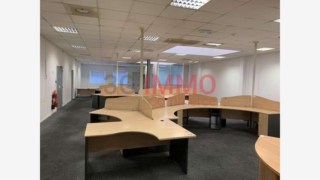 Vente bureaux 2129m² à Jaunay-Marigny