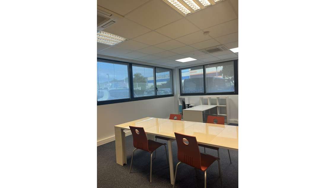 A vendre plateau de bureau 65m² RDC à La Baule