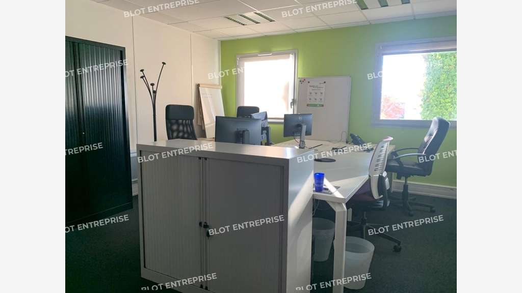 A louer à vendre bureaux 900m² La Chapelle