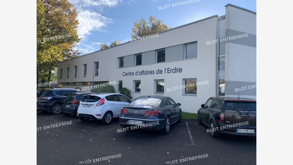 A louer à vendre bureaux 900m² La Chapelle